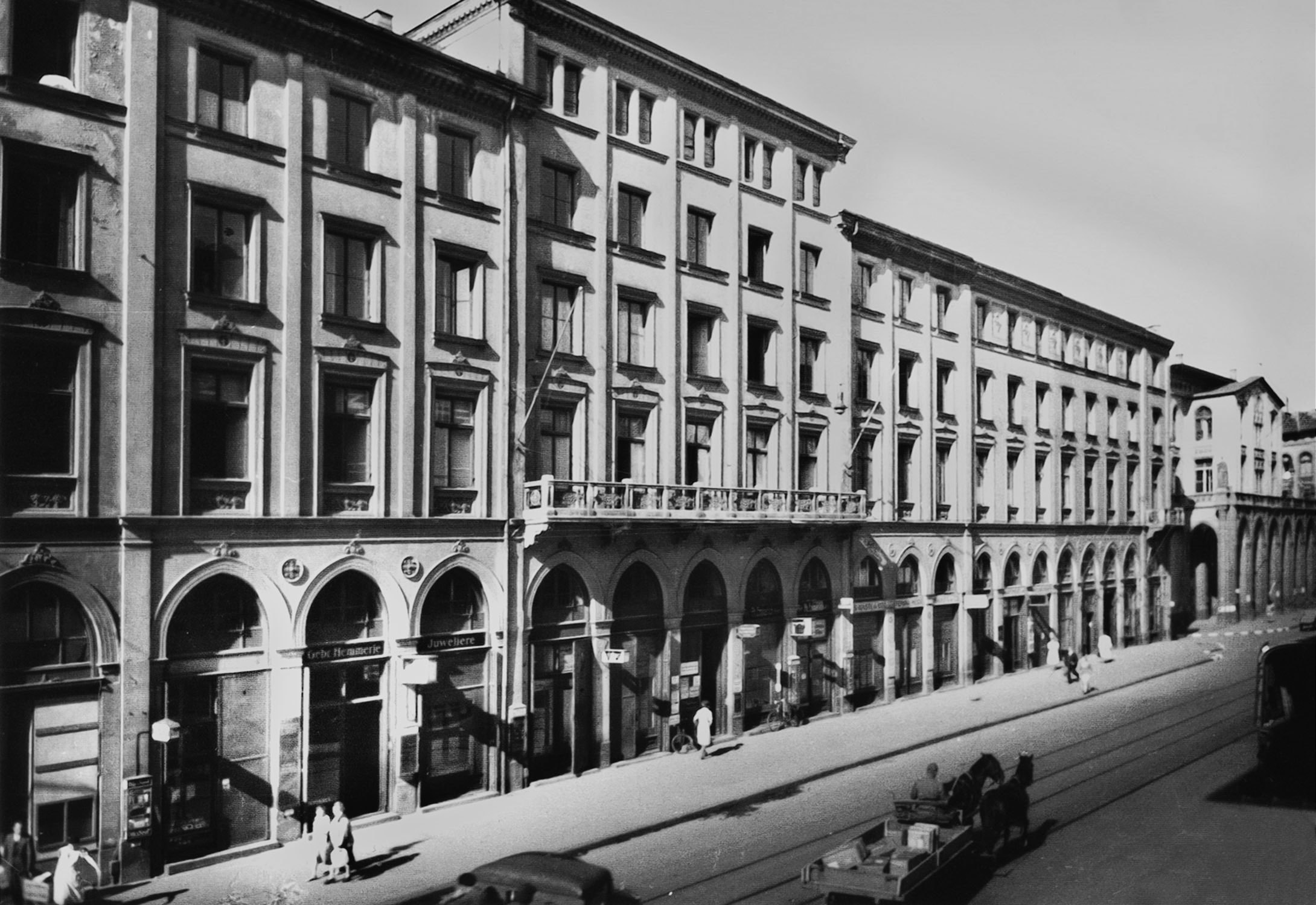 Vintage image of the Maximilian Street viewing on Hemmerle