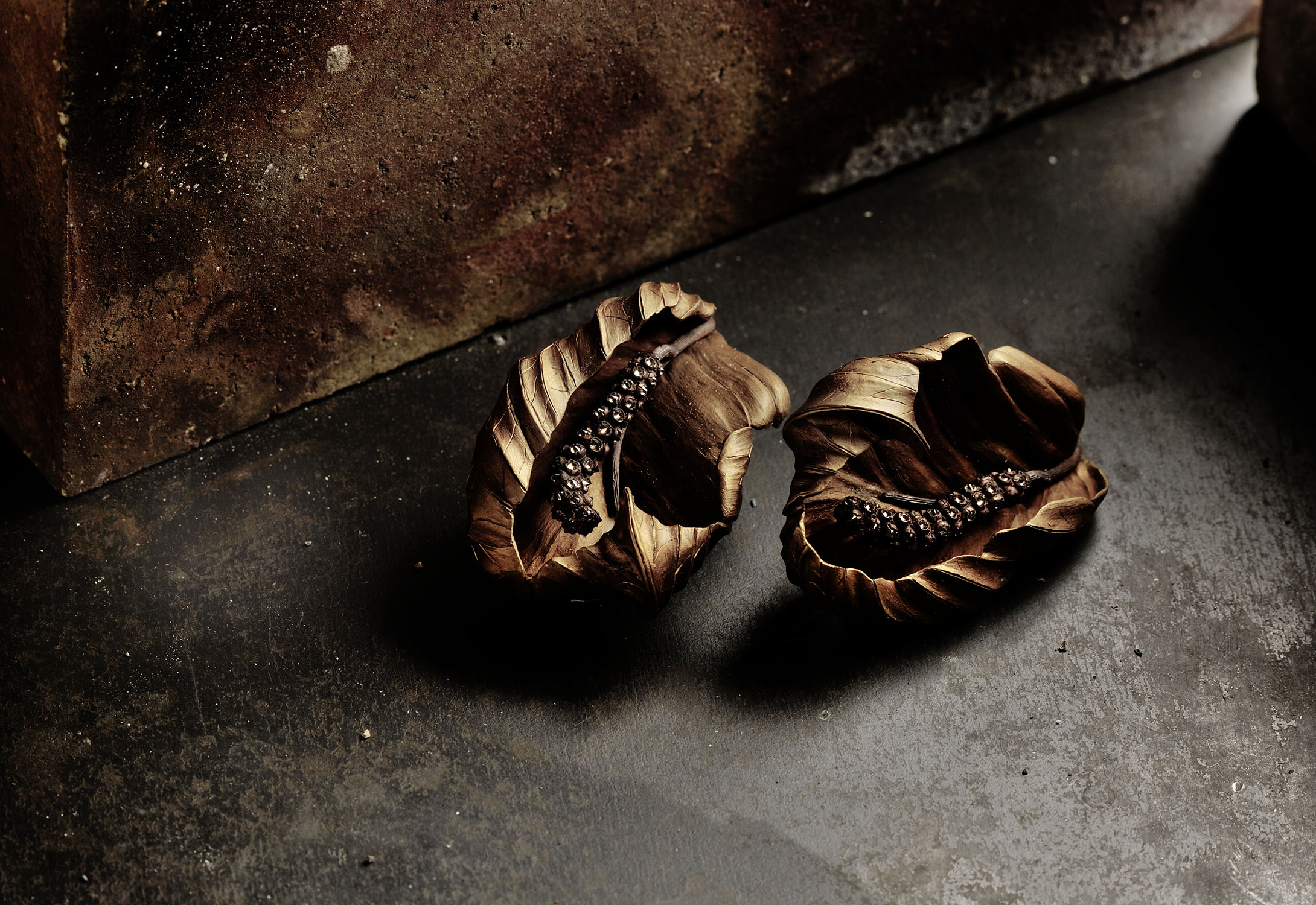 Peace lily plant made of Aluminium Copper and white gold