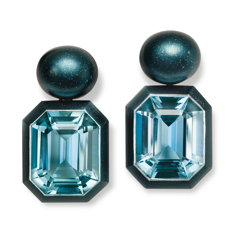Earrings with aquamarine