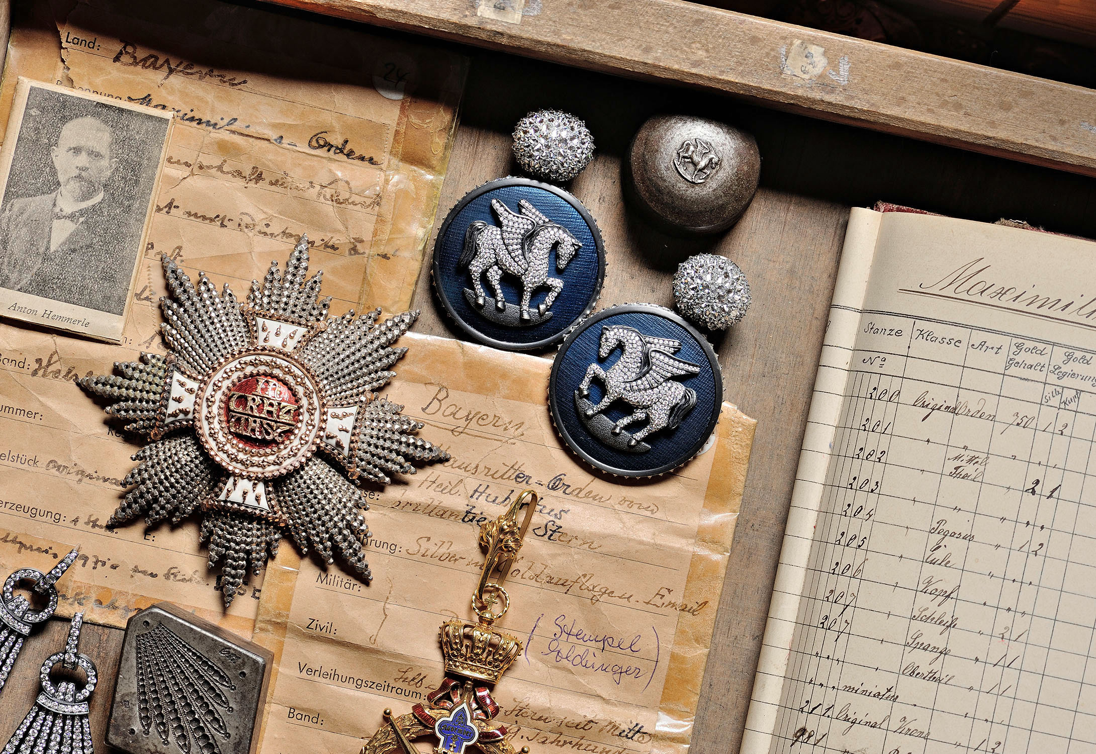 Old Hemmerle medal and a pair of earrings inspired by the medal