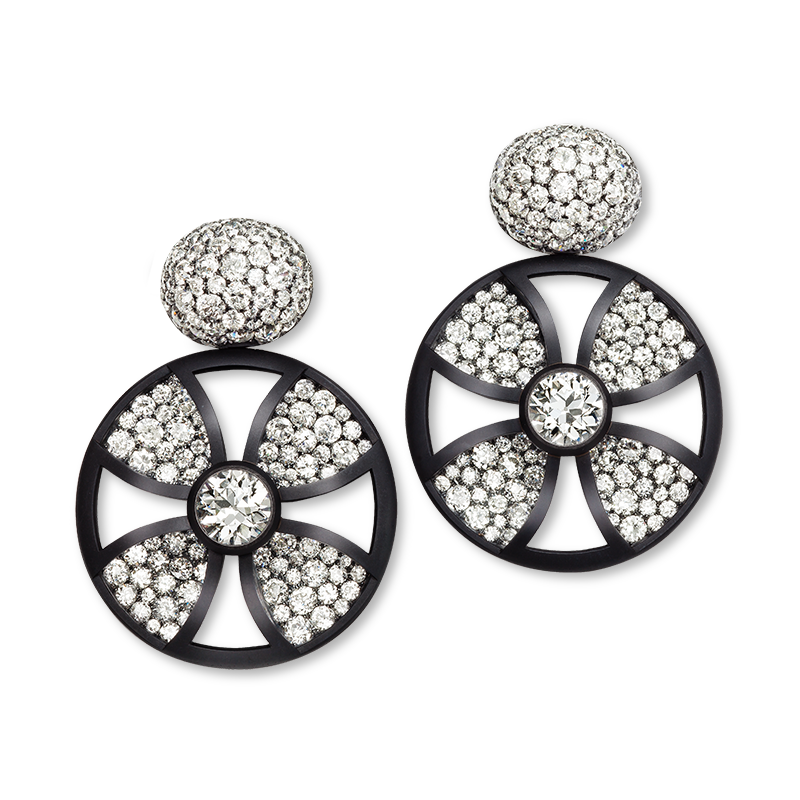 Hemmerle earrings inspired by a merit medal